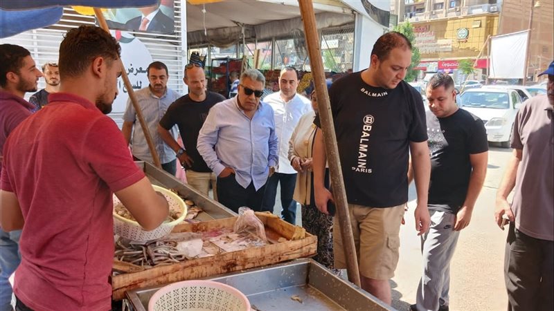 محافظ الدقهلية يتفقد معرضي السلع الغذائية وأهلا مدارس بالمنصورة