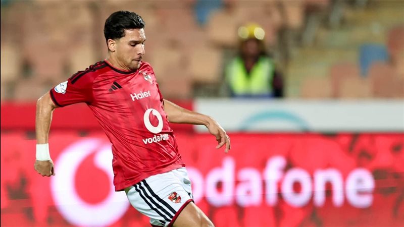 الأهلي يحتفي بمنصف بقرار بعد انضمامه لمنتخب الجزائر