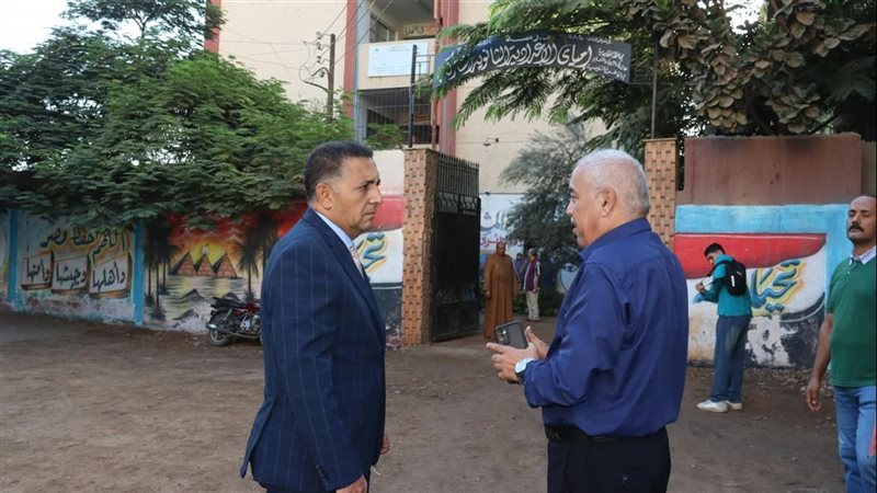 محافظ القليوبية يتفقد محيط عدد من المدارس ويؤكد على توفير بيئة نظيفة وآمنة للطلاب