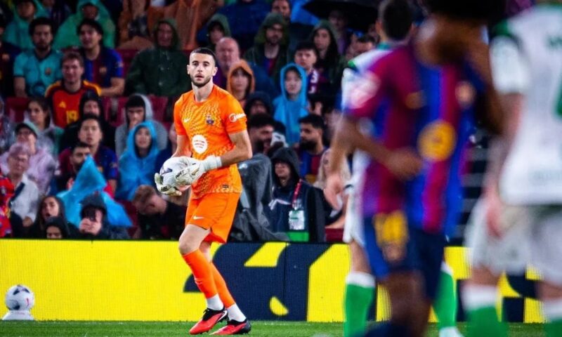 برشلونة يخسر حارسه غارسيا في مباراة إشبيلية