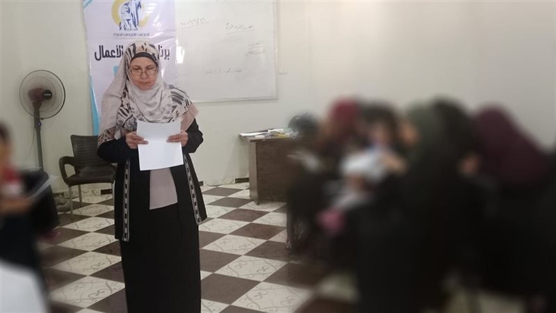 محافظ قنا يوجه بتكثيف برامج تدريب السيدات والفتيات على ريادة الأعمال