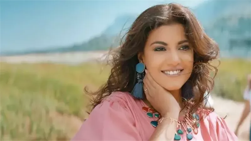 ياسمين علي تحضر مفاجأة لجمهورها في حفل لوس أنجلوس.. وتقدم “إنت عمري” في البروفات
