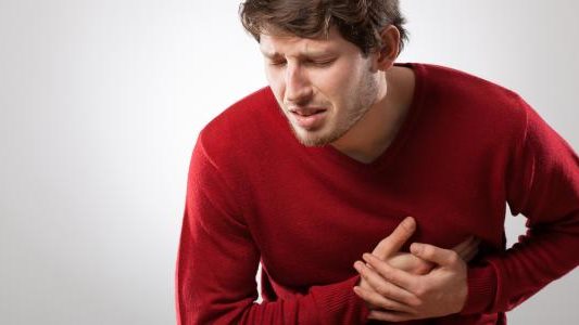 جلطة القلب لا تبدأ دائمًا بألم شديد.. علامات قد يفاجئك ظهورها