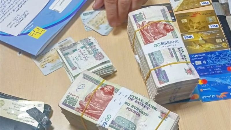 مسعف وفني قيادة يعيدان أمانات تتجاوز 200 ألف جنيه لمصاب في حادث مروري بأكتوبر