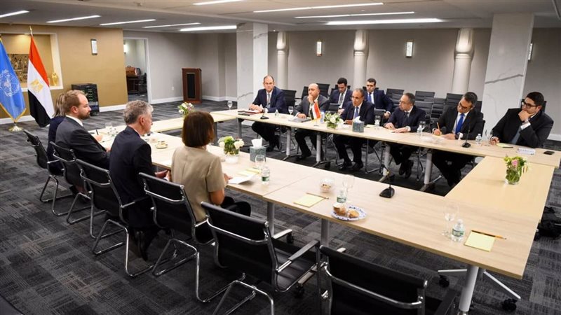 وزير الخارجية يبحث مع مستشار الأمن القومي البريطاني سبل تعزيز العلاقات الثنائية والتطورات الإقليمية