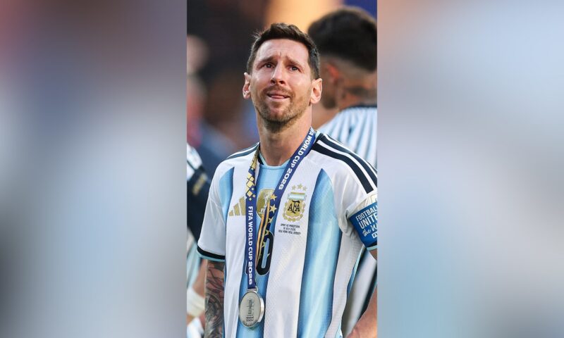 “أدرك أن الوقت قد حان”.. هذا ما قاله ميسي عند إعلان اعتزاله اللعب دوليًا