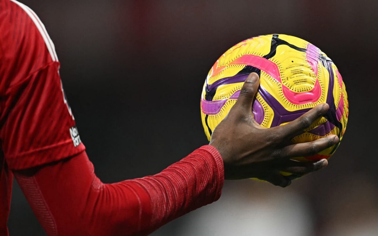 بـ”حركة بهلوانية”.. لاعب إيراني يثير تفاعلًا بطريقة صناعته لهدف من رمية تماس
