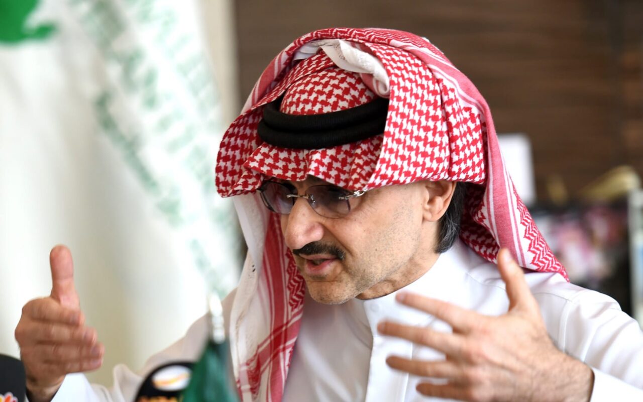 أول تعليق من الوليد بن طلال بعد استحواذ الشركة القابضة على 70% من ملكية الهلال