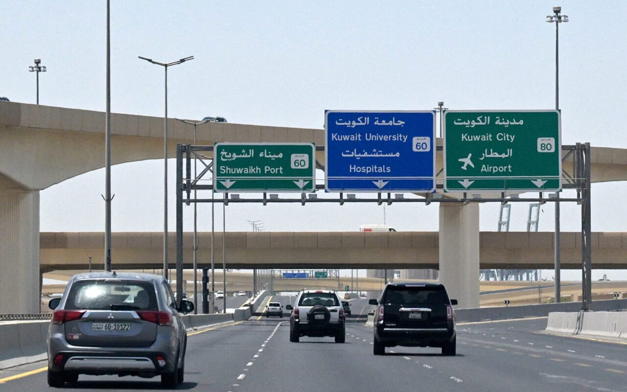 الكويت.. السيطرة على حريق في مجمع سكني بعد استهدافه بمسيّرة إيرانية