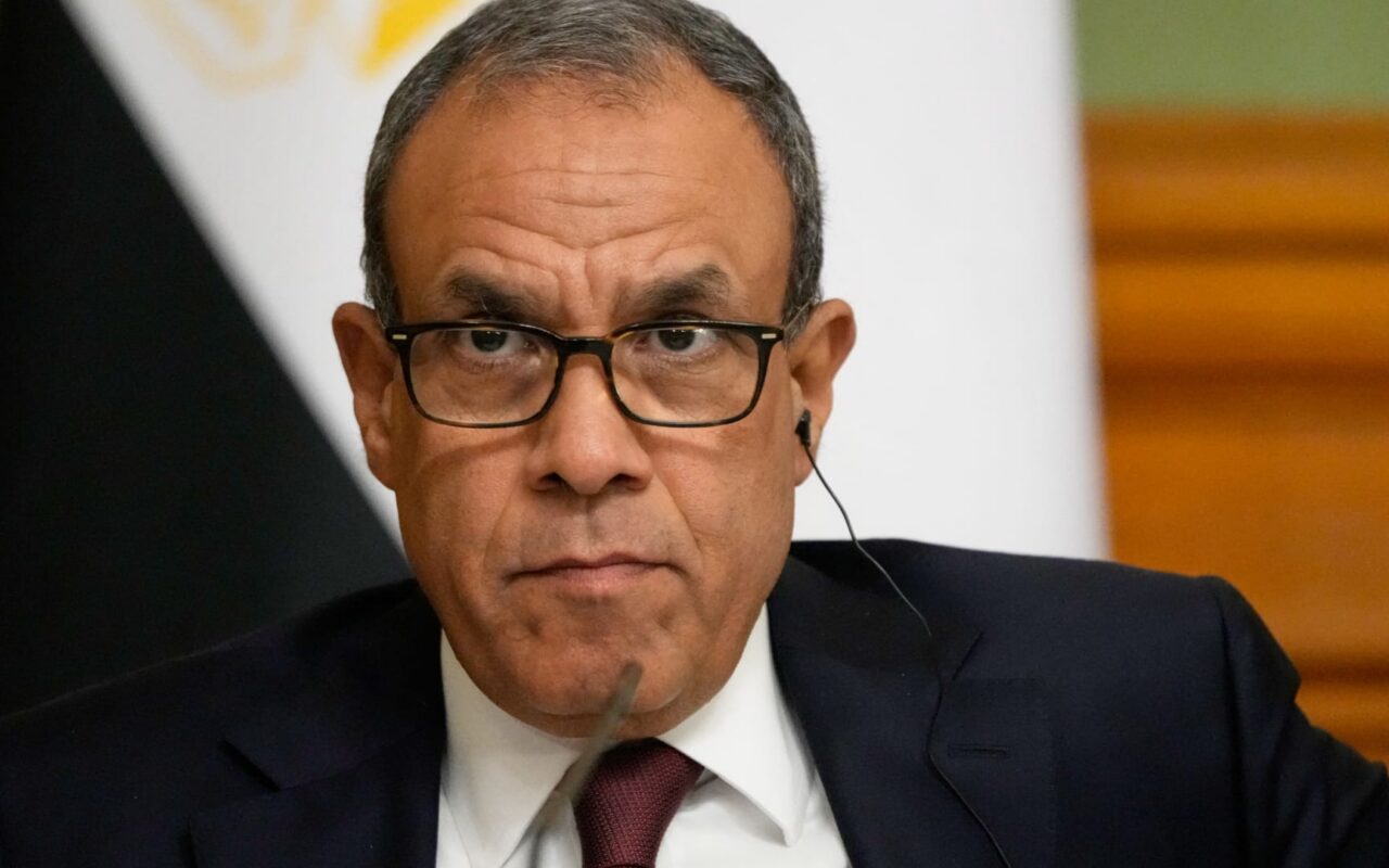 مصر تكشف آخر تطورات البحارة الـ8 المحتجزين على متن ناقلة قبالة الصومال