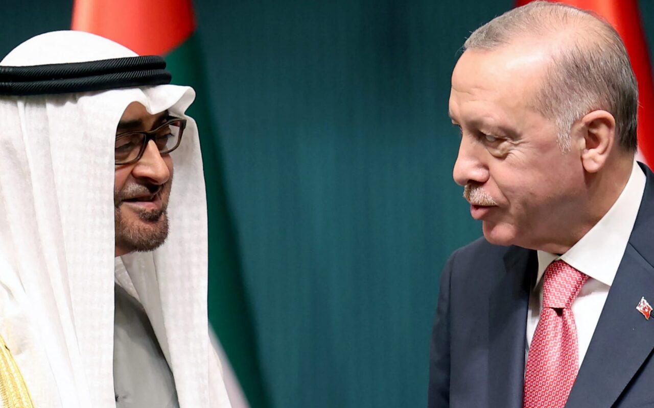 رئيس الإمارات يتلقّى اتصالًا من أردوغان.. وهذا ما بحثاه