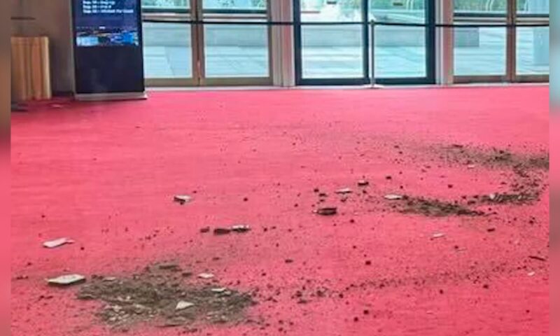 “غير آمن ومتهالك”.. إدارة ترامب تسلط الضوء على تحديث مركز كينيدي بعد انهيار جزئي في السقف