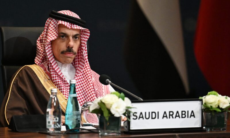 اتصالان لوزير خارجية السعودية مع نظيريه في إيران وباكستان.. ماذا دار بشأن خفض التوتر؟