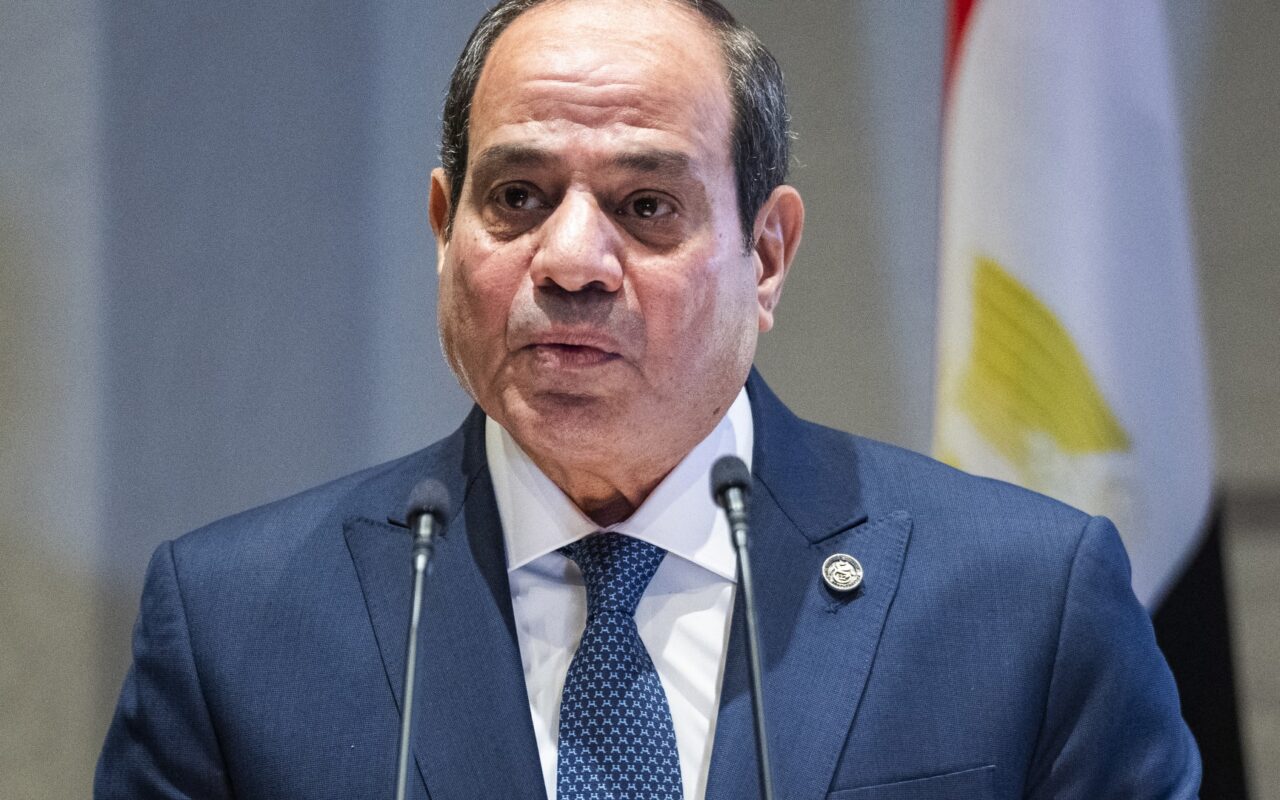 خلال لقاء بزشكيان في الهند.. السيسي يشدد على “حتمية وقف أي اعتداءات على الدول العربية”