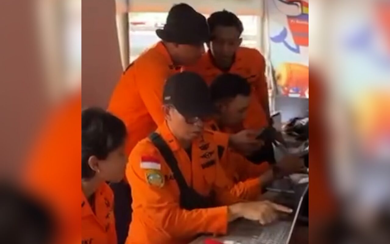 غرق سفينة ركاب إندونيسية في بحر جاوة.. وعمليات بحث عن عشرات المفقودين