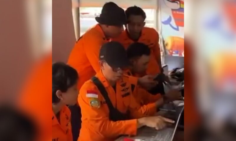 غرق سفينة ركاب إندونيسية في بحر جاوة.. وعمليات بحث عن عشرات المفقودين