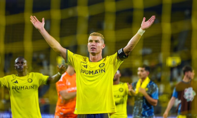 لهذا السبب.. رونالدو يطالب بحظر مشجعين في الدوري السعودي مدى الحياة