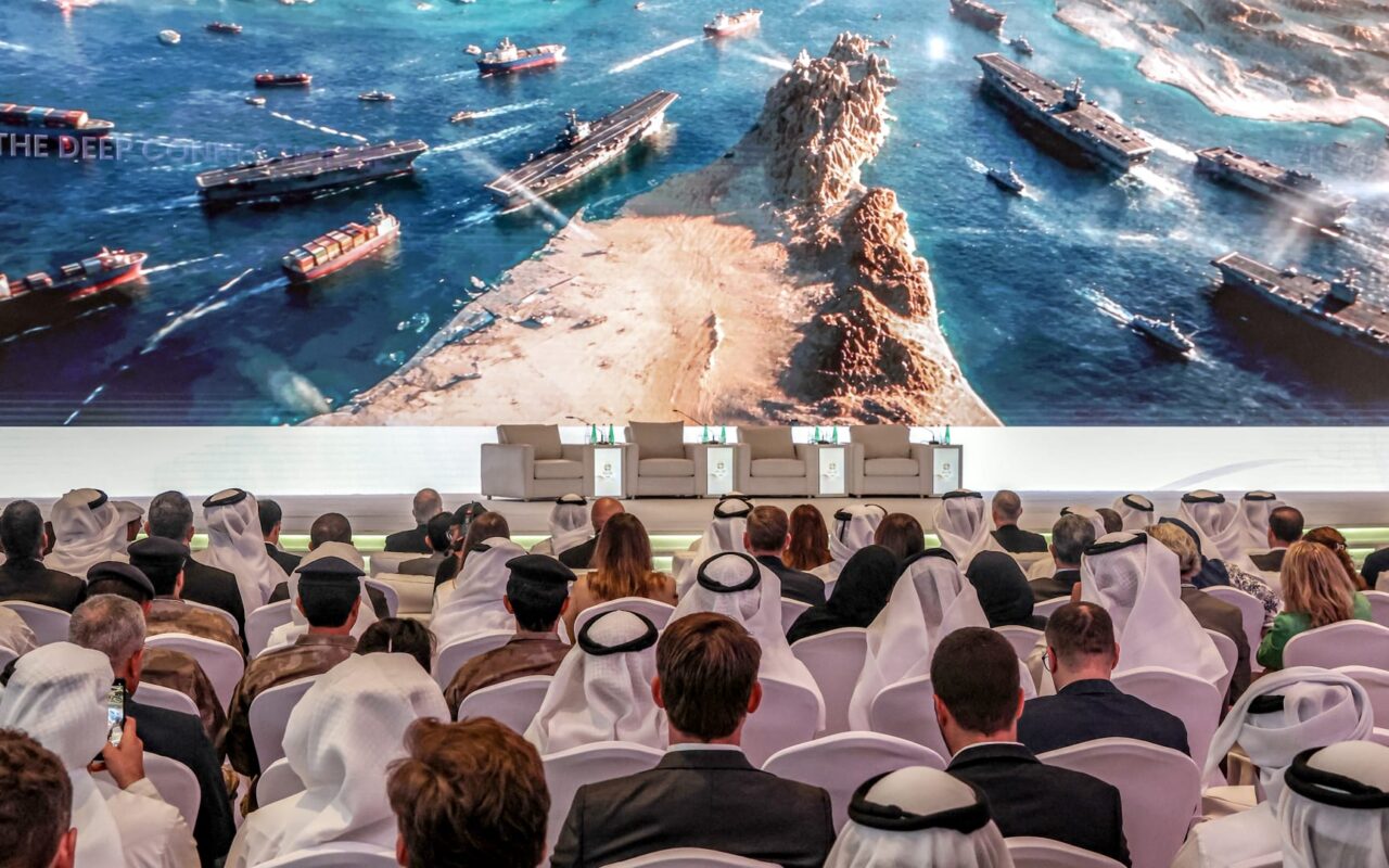 اجتماع إيران ودول خليجية حول مضيق هرمز.. هل يثمر في غياب أمريكا؟