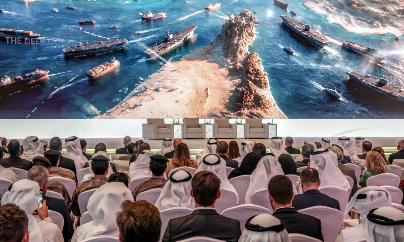 اجتماع إيران ودول خليجية حول مضيق هرمز.. هل يثمر في غياب أمريكا؟