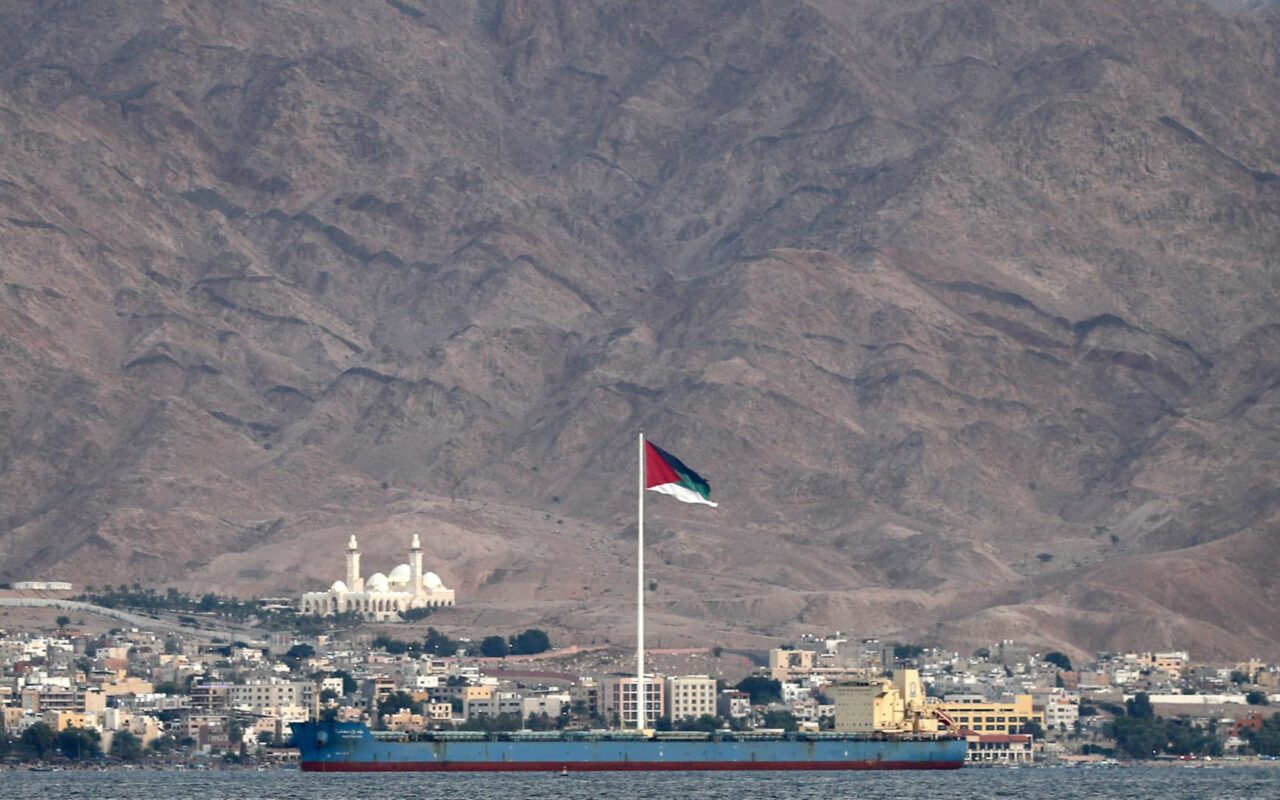 الأردن: إصابات إثر تسرب لغاز الأمونيا في العقبة