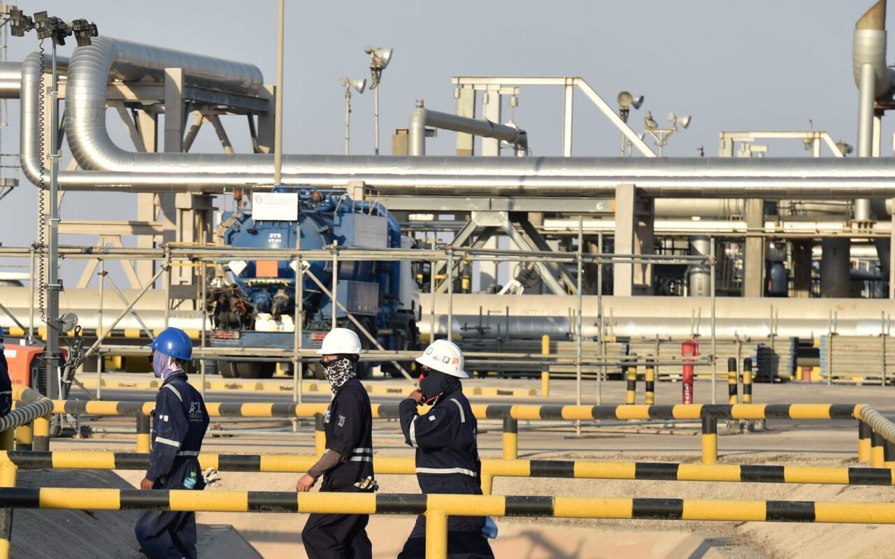 تحليل.. ما تبعات إغلاق خط “شرق-غرب” السعودي على سوق النفط العالمي؟