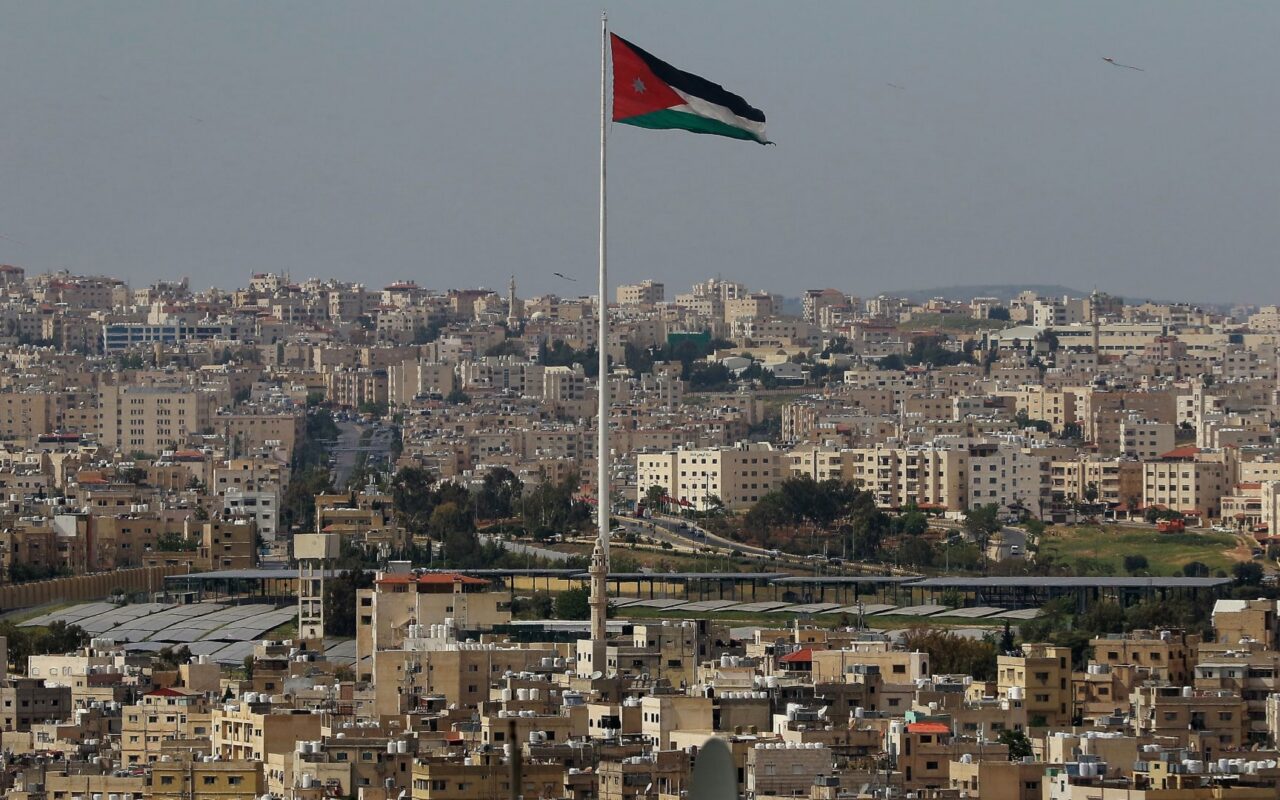 آلاف السوريين في الأردن يتقدمون بطلبات زيارة إلى سوريا والعودة إلى المملكة.. ومصدران يوضحان لـCNN التفاصيل