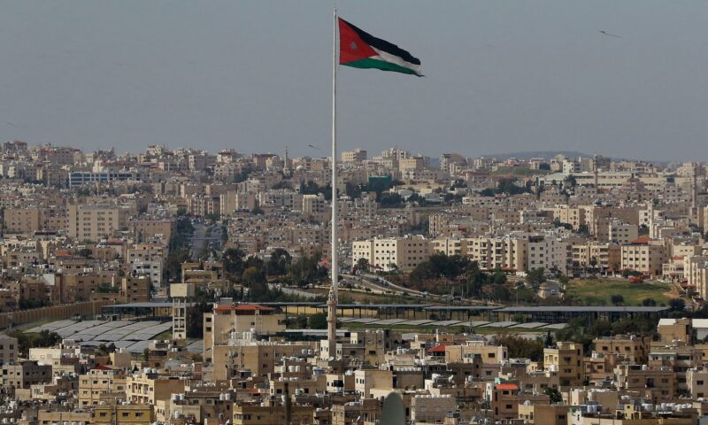 آلاف السوريين في الأردن يتقدمون بطلبات زيارة إلى سوريا والعودة إلى المملكة.. ومصدران يوضحان لـCNN التفاصيل