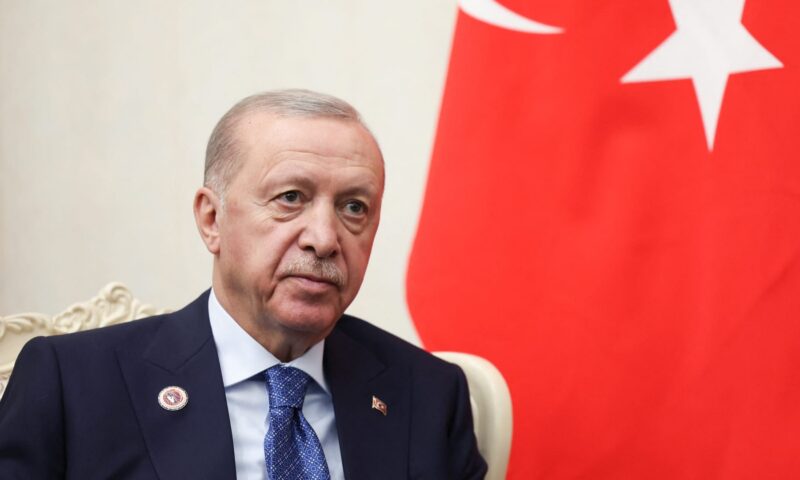 أردوغان يتحدث عن “حلف مكة” و”تجنيب شعبه المخاطر” في ظل الصراع بالمنطقة