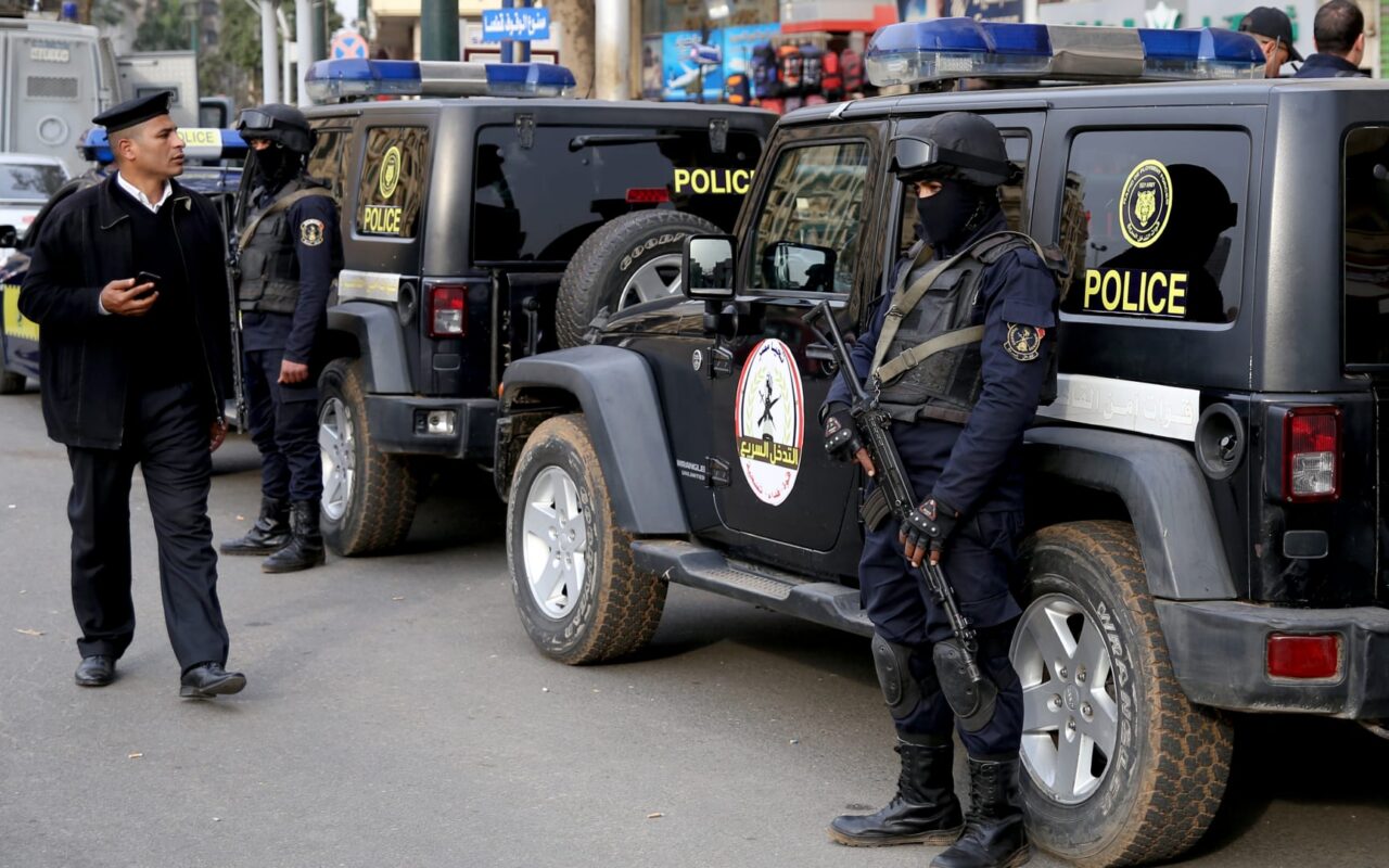 “ضربته وشتمته لرفضه تناولها الكحول في سيارته”.. وزارة الداخلية المصرية توضح تفاصيل فيديو أثار الجدل