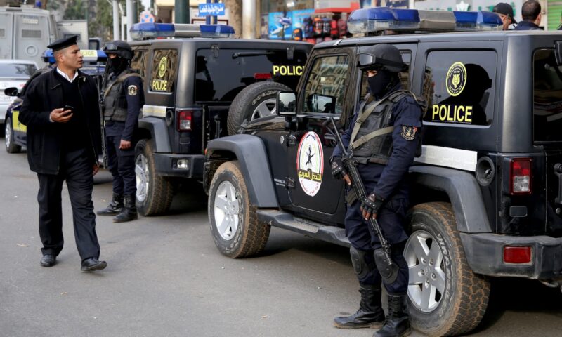 “ضربته وشتمته لرفضه تناولها الكحول في سيارته”.. وزارة الداخلية المصرية توضح تفاصيل فيديو أثار الجدل
