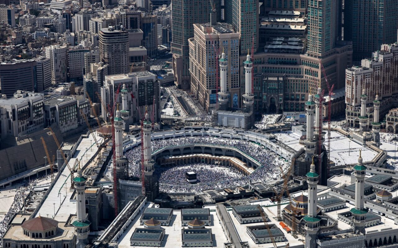 السعودية.. إطلاق الإنذار المبكر في مكة وجدة والطائف
