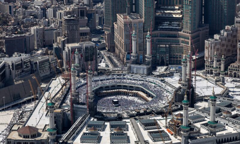 السعودية.. إطلاق الإنذار المبكر في مكة وجدة والطائف