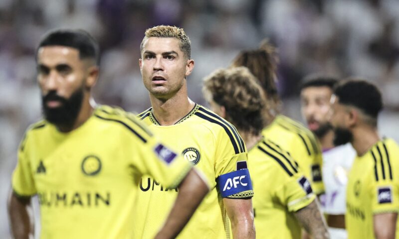 ماذا فعل رونالدو بعد تعرض النصر لخسارة “ثقيلة” أمام العين؟