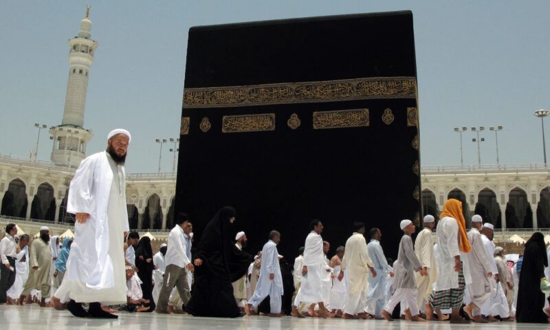 السعودية.. الداعية عائض القرني يعلق بوسم “الحوثي يستهدف مكة”