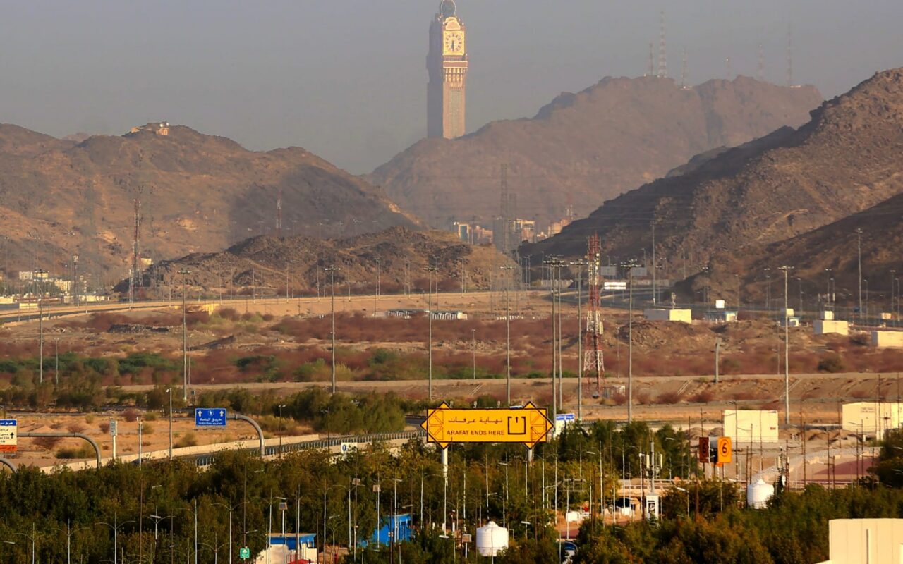 “استهداف قِبلة المسلمين”.. إدانات قوية للحوثيين بسبب إطلاق مسيّرة نحو مكة