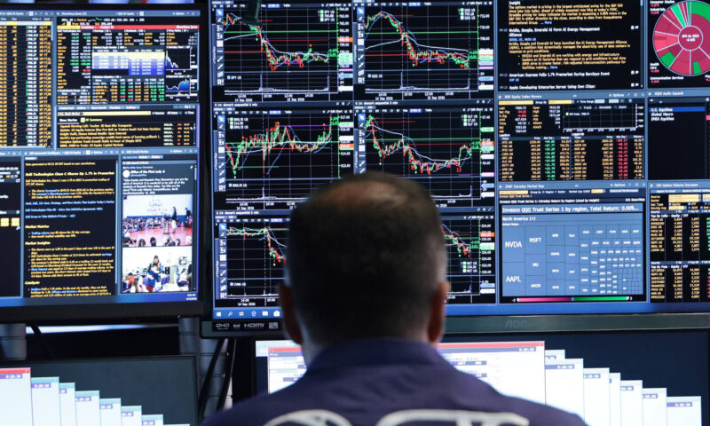 مسؤولون سابقون بالاحتياطي الفيدرالي الأمريكي يدعمون رفع أسعار الفائدة