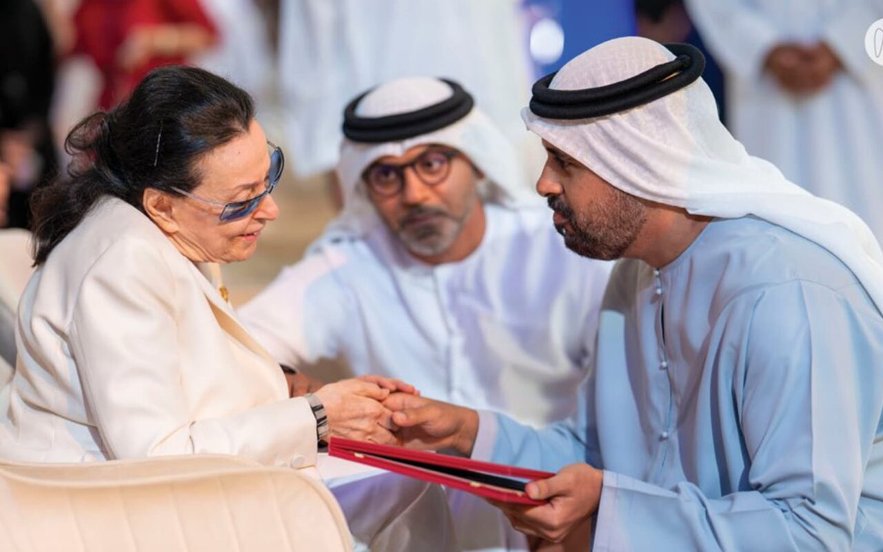 تكريم الفنانة نجاة الصغيرة بجائزة شخصية العام الثقافية في أبوظبي