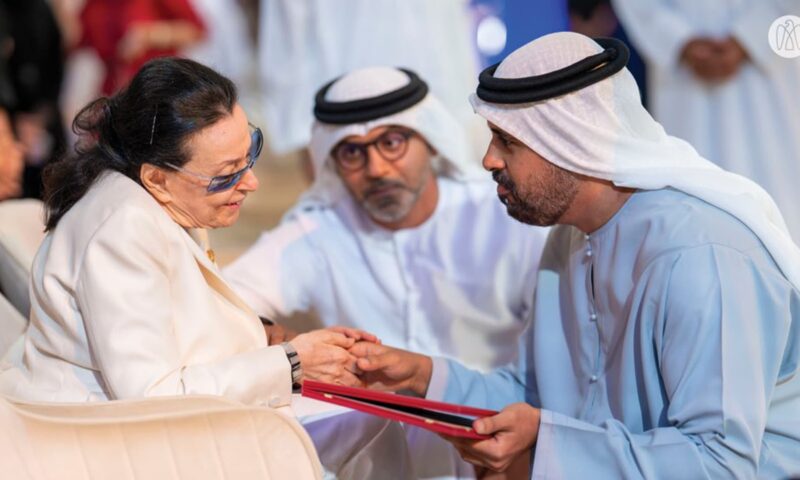 تكريم الفنانة نجاة الصغيرة بجائزة شخصية العام الثقافية في أبوظبي