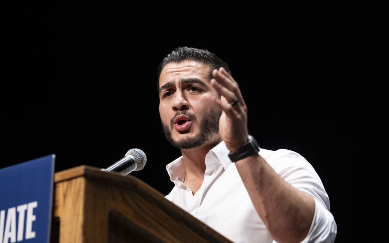 في تصريح لـCNN.. عبدالرحمن السيد يرد على دعوة نائب ترامب للجمهوريين لاستخدامه كـ “بعبع”