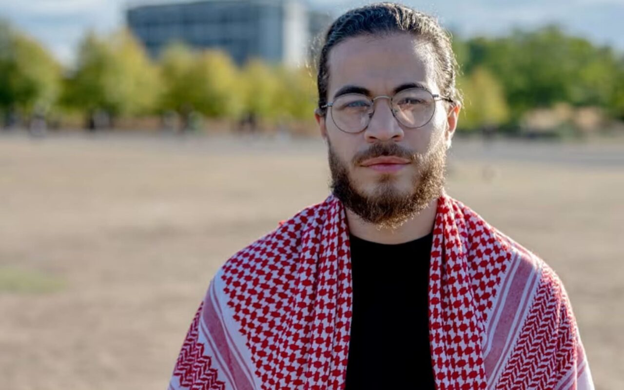 طالب مصري يعود لجامعة بريطانية بعد إيقافه عن الدراسة بسبب احتجاجات مؤيدة للفلسطينيين