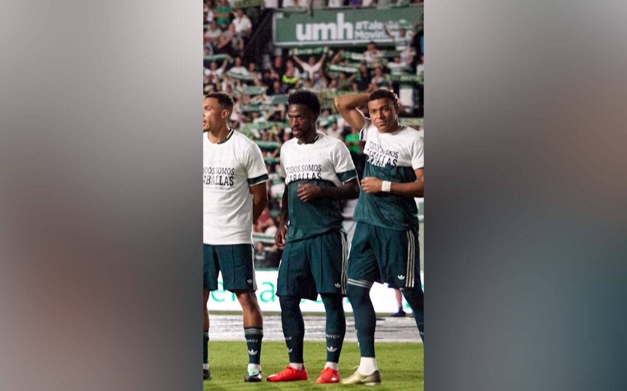 نجوم ريال مدريد يثيرون جدلاً واسعاً بسبب قمصانهم التضامنية مع سبتة