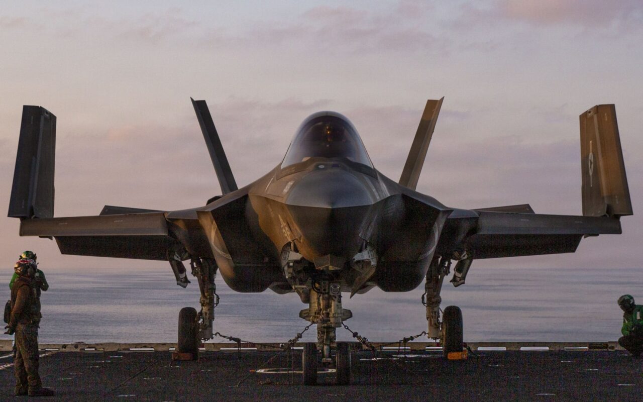 إدارة ترامب توافق على بيع مقاتلات F-35 إلى السعودية.. لماذا تثير الصفقة الجدل؟