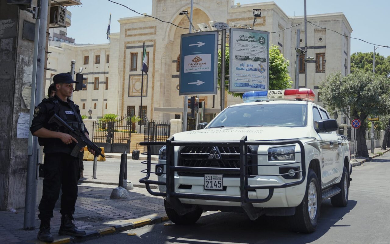 سوريا.. توقيف 5 من كبار ضباط وقيادات سلاح الجو في نظام بشار الأسد