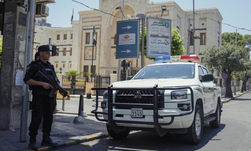 سوريا.. توقيف 5 من كبار ضباط وقيادات سلاح الجو في نظام بشار الأسد