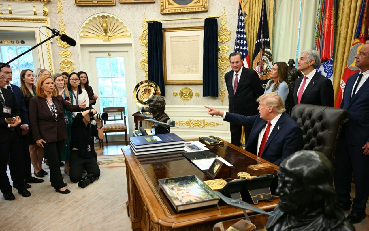 ترامب يعلن “حظر دخول” عدة وسائل إعلام من بينها CNN إلى البيت الأبيض.. والشبكة تعلق