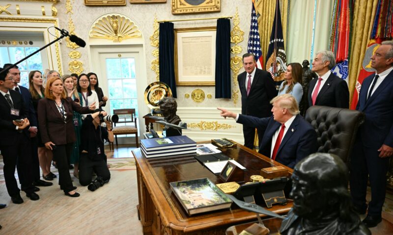 ترامب يعلن “حظر دخول” عدة وسائل إعلام من بينها CNN إلى البيت الأبيض.. والشبكة تعلق