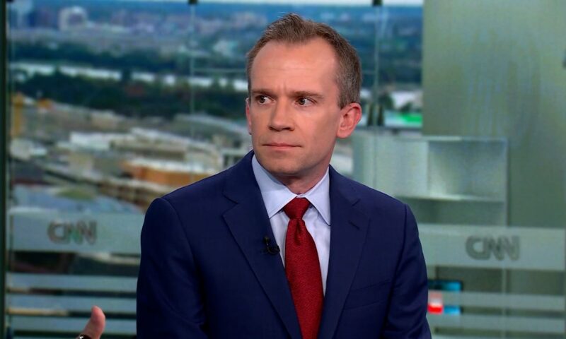 هل يحق لترامب حظر CNN ووسائل إعلام أخرى من البيت الأبيض؟ محامٍ يجيب