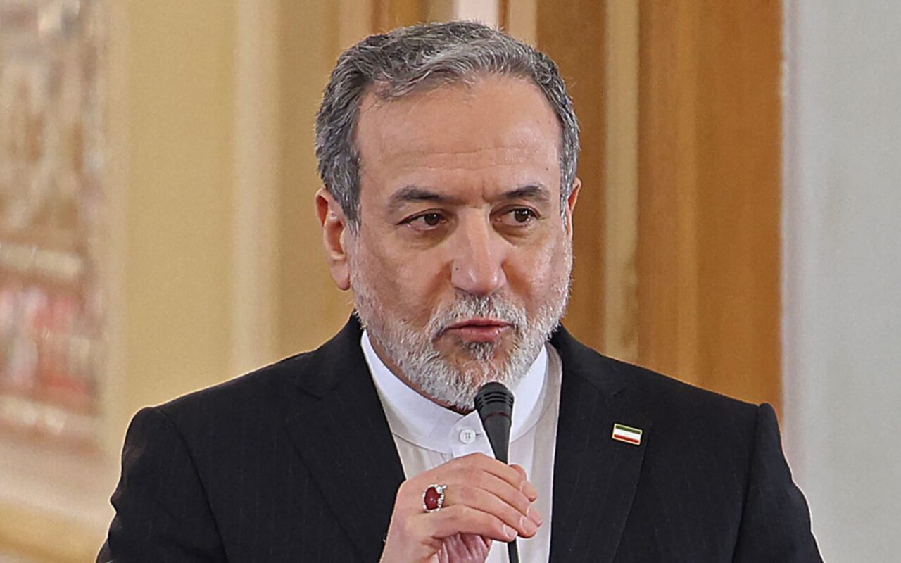 “كفّ عن ذرف دموع التماسيح”.. وزير الخارجية الإيراني يرد على نظيره الفرنسي بذكرى مهسا أميني