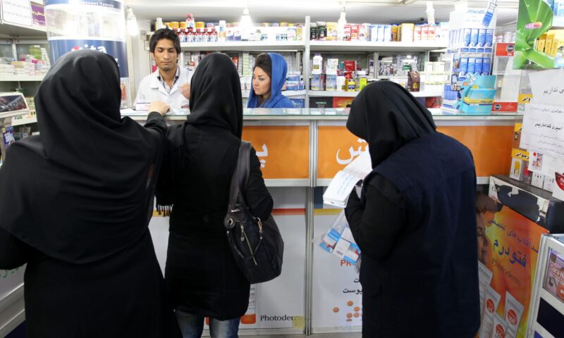 المرضى في إيران بلا حماية بسبب عقوبات ترامب والتضخم وانهيار الاقتصاد