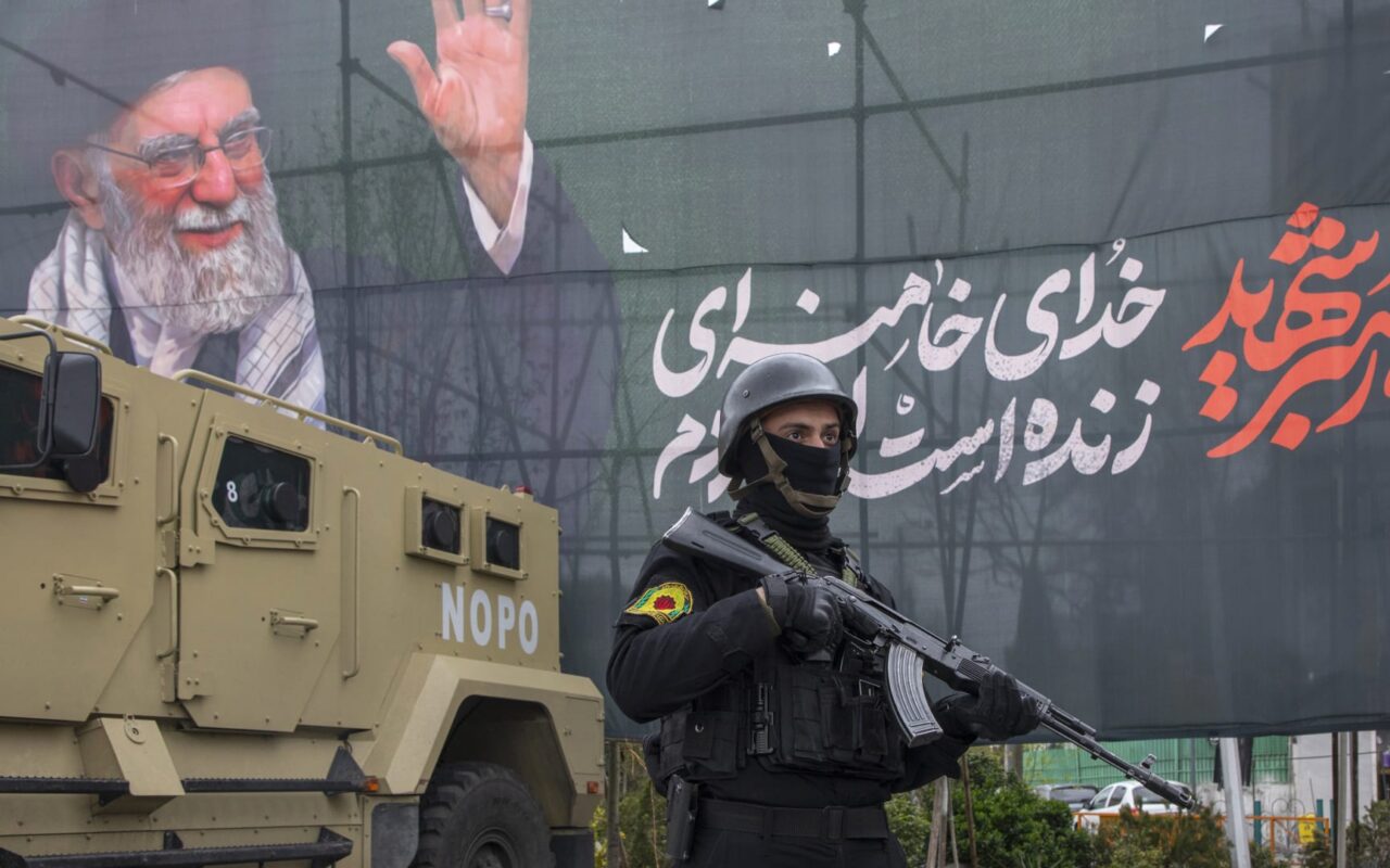 إيران: أمريكا تستعد لاستئناف عملياتها العسكرية بدعم من دول بالمنطقة